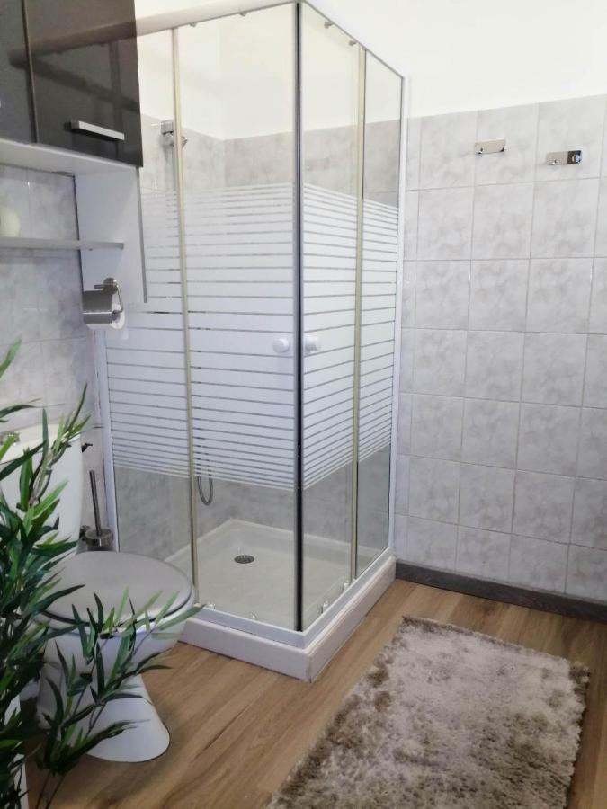 Alicia Appartement Camélas Buitenkant foto
