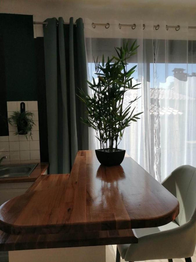 Alicia Appartement Camélas Buitenkant foto